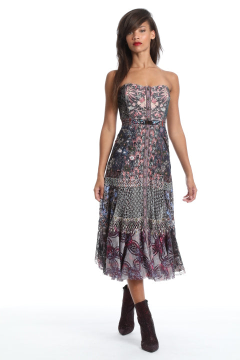 Vestido estilo corpiño de encaje texturizado sin tirantes de In Earnest Official Byron Lars