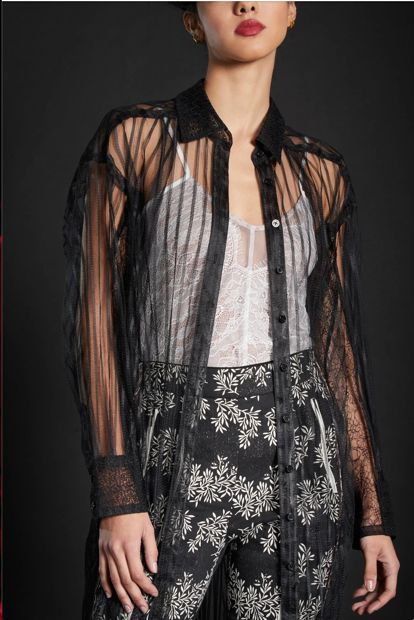 Blusa extragrande de rayas transparentes de In Earnest Byron Lars