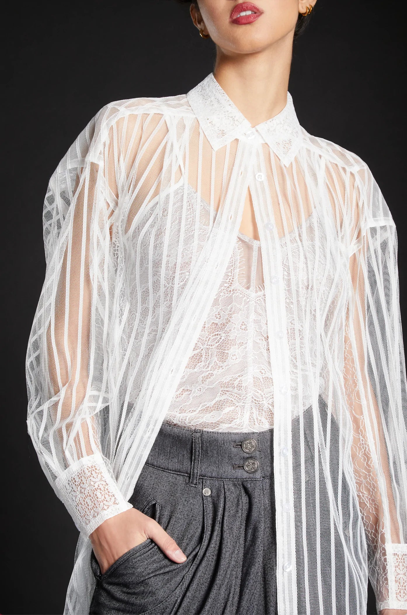 Blusa extragrande de rayas transparentes de In Earnest Byron Lars
