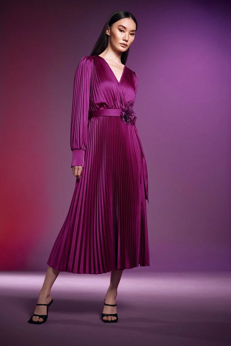 joseph ribkoff pleated satin midi dress The Joseph Ribkoff Pleated Satin Fit and Flate Midi Dress in wine is screaming cocktail soires, winter cold nights with coots and a glass of red. Don't you think?