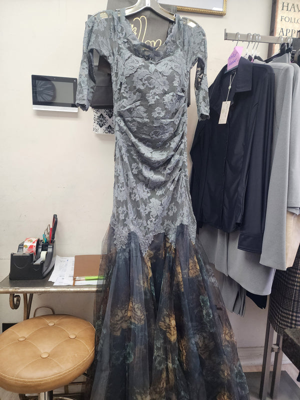 Olvis Lace Gown 2 Color 3/4 Sleeves V Neck W/Tulle At Bottom