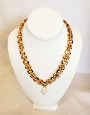 Ramina Desings Densenly Hooped Chain With Baroque Pearl